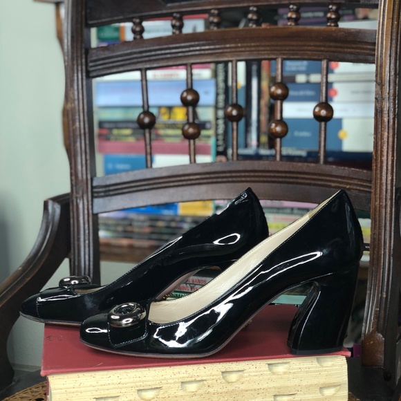 Black patent leather Prada pumps with silver butto - Picture 6 of 8